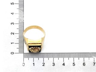 sello oro 18k con piedra con onix