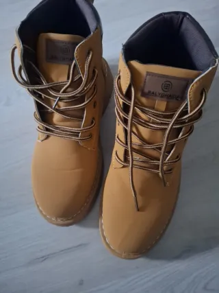 Stivali alti in camoscio color cammello