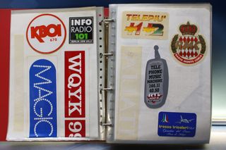 02. Gran lote pegatinas emisoras de radio extranjeras.