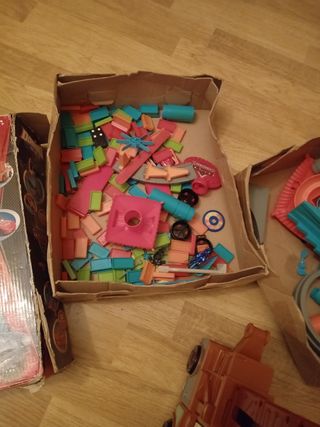 Domino cars