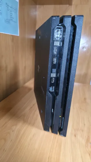 PS4 Pro Nero 1 TB + 6 Giochi (TRATTABILE)