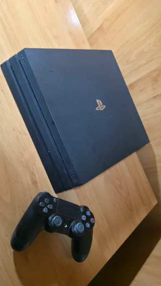 PS4 Pro Nero 1 TB + 6 Giochi (TRATTABILE)