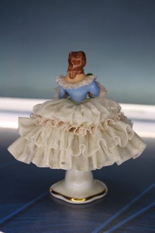 Figura porcelana encaje Dresden.