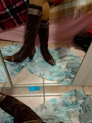 Stivali alti in camoscio marrone