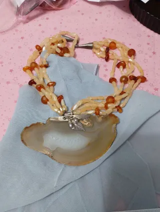 Collana con geode di agata quarzo e ambra