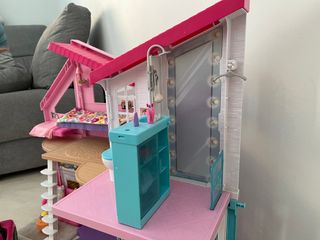 Casa Barbie Malibú con Coche y Regalo