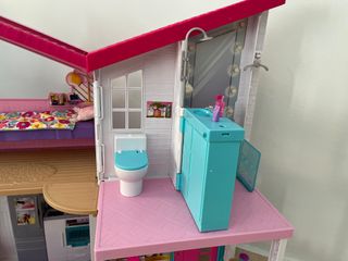 Casa Barbie Malibú con Coche y Regalo