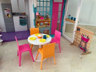 Casa Barbie Malibú con Coche y Regalo