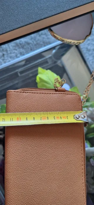 Bolso Cartera Marrón con Asa Dorada