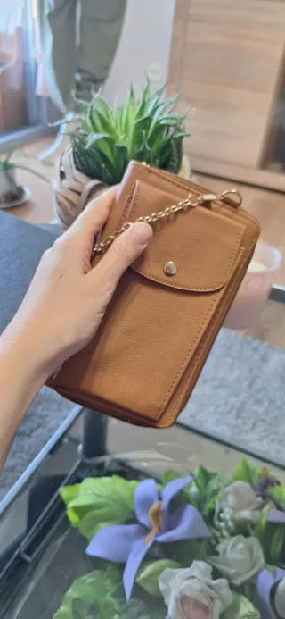 Bolso Cartera Marrón con Asa Dorada