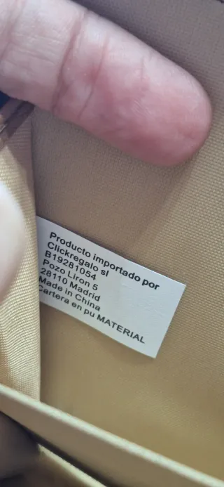 Bolso Cartera Marrón con Asa Dorada