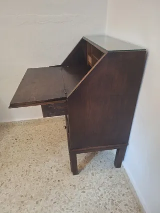 Escritorio antiguo de madera