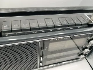 Grundig Satellit 2000 Radio Portátil