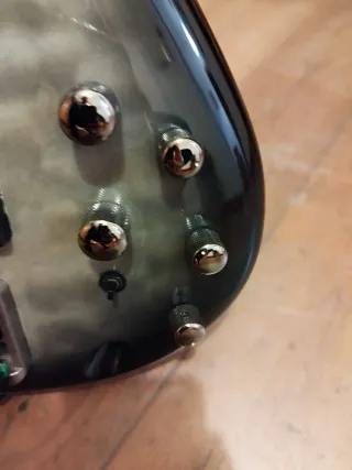 VENDO o CAMBIO Bajo Ibanez SR400 por guitarra eléc