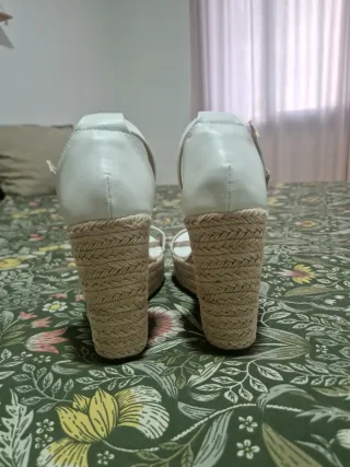 Sandalias cuña blancas