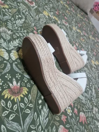 Sandalias cuña blancas