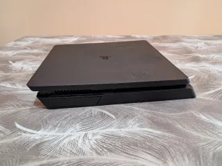 PlayStation 4 (PS4) Nera Slim