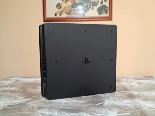 PlayStation 4 (PS4) Nera Slim