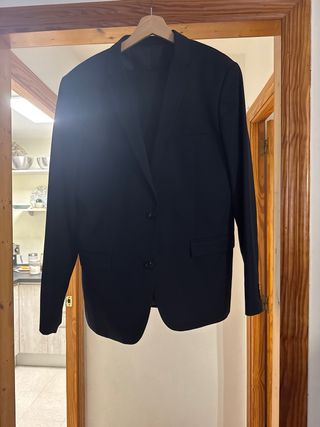 Traje azul de chaqueta y pantalón