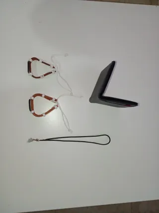 Cartera, pulseras y collar