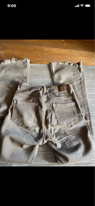 Pantalón vaquero beige