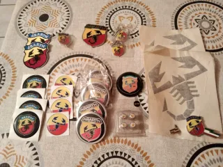 Lote Abarth: Pegatinas, Llaveros y Emblemas