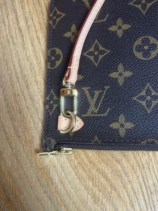Pochette Louis Vuitton Marrón