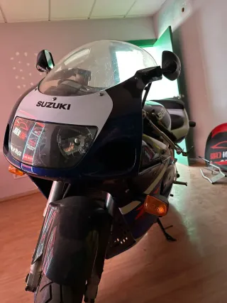 Suzuki GSX-R 750