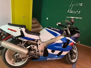 Suzuki GSX-R 750