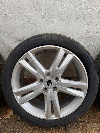 4 Llantas SEAT Ateca Originales con Neumáticos