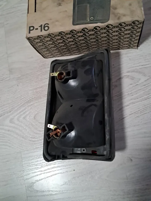 SEAT 133. PILOTO TRASERO DERECHO