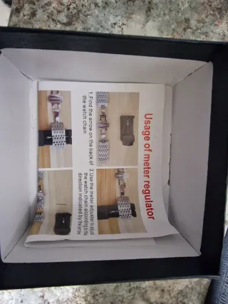 Reloj Negro y Dorado