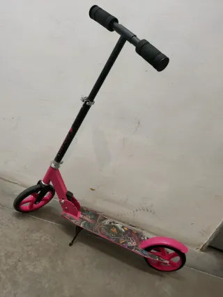 Patinete infantil rosa marca Evoland