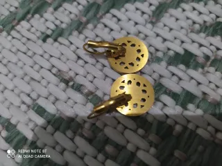Pendientes Tous dorados con detalle blanco