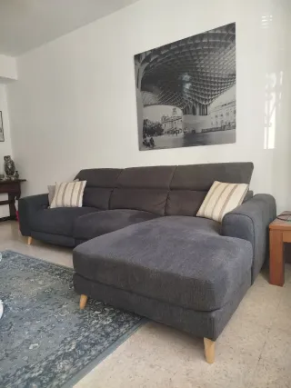 Sofá chaiselong gris como nuevo