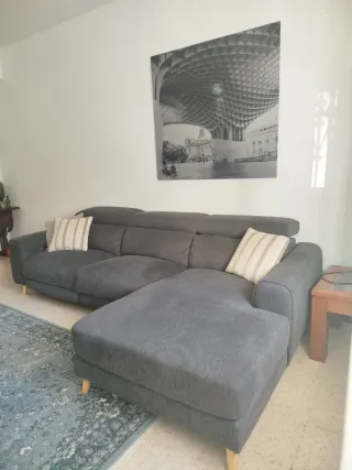 Sofá chaiselong gris como nuevo