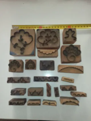 Lote de 22 sellos de madera y hierro