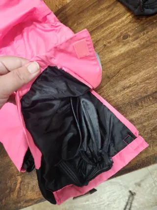 Pantalón de esquí rosa con tirantes