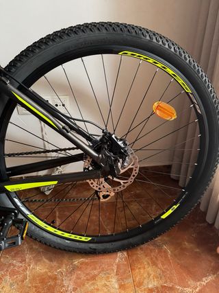 Bicicleta Montaña 29’ Negra y Amarilla