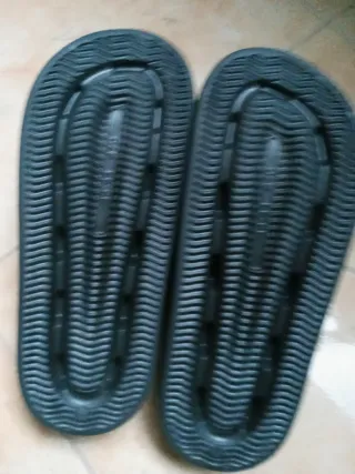 Chanclas de goma negras