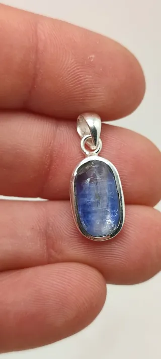 Colgante de Plata y Cianita Azul.