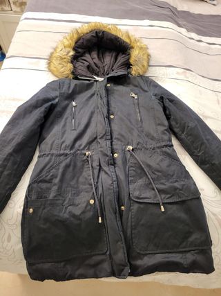 Abrigo Zara Negro con Capucha y Pelo