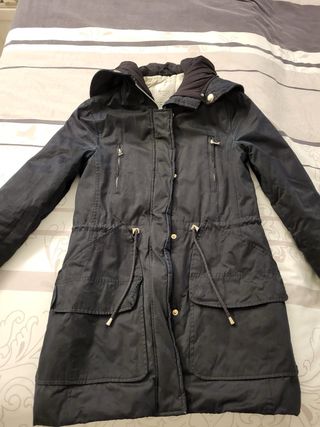 Abrigo Zara Negro con Capucha y Pelo