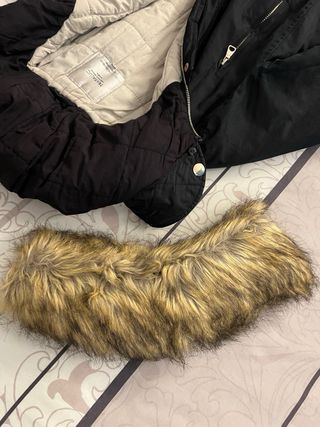 Abrigo Zara Negro con Capucha y Pelo