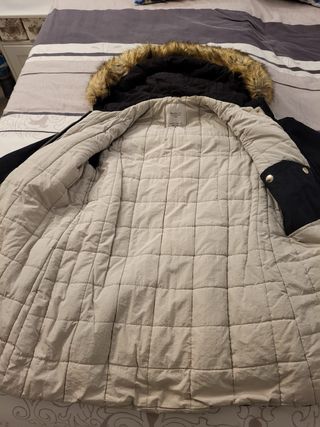 Abrigo Zara Negro con Capucha y Pelo