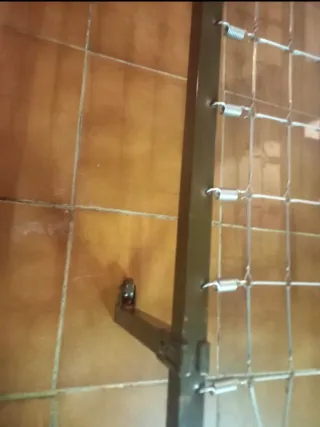 2 Somieres Metálicos con Patas