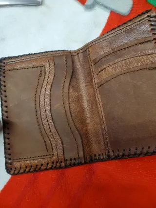 Cartera de cuero hecha a mano