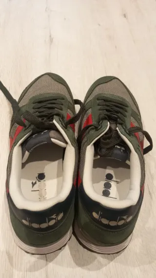 Zapatillas Diadora verdes y rojas