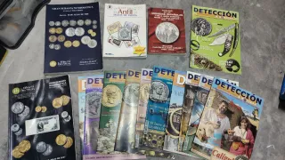 Lote Riviste e Libri Numismatica Monete Francobolli
