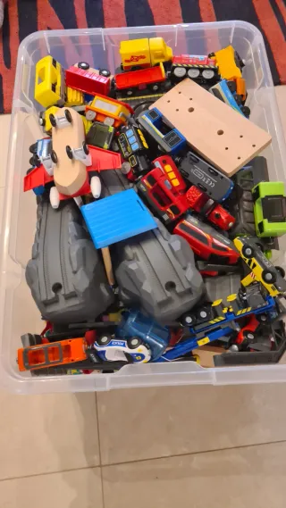 Juego de tren madera,vías, vagones y accesorios